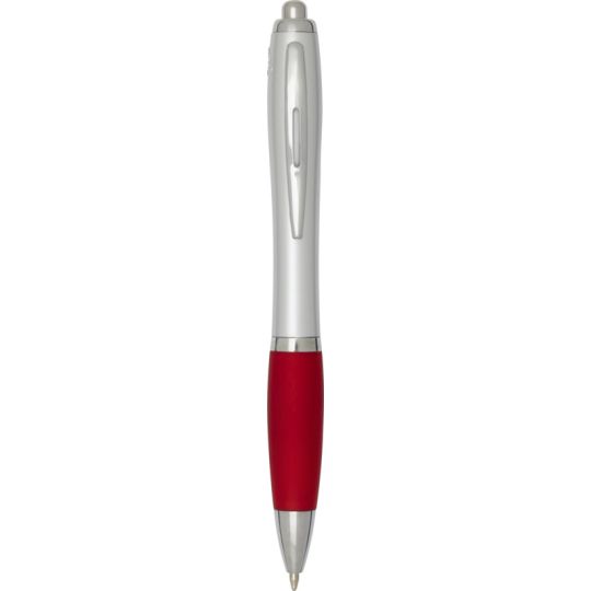 Stylo recyclé personnalisable Nash à corps argenté satiné, grip rouge, clip et poussoir argentés, vu de face