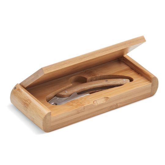 Couteau sommelier personnalisé à manche en bambou présenté dans son coffret cadeau en bambou ouvert