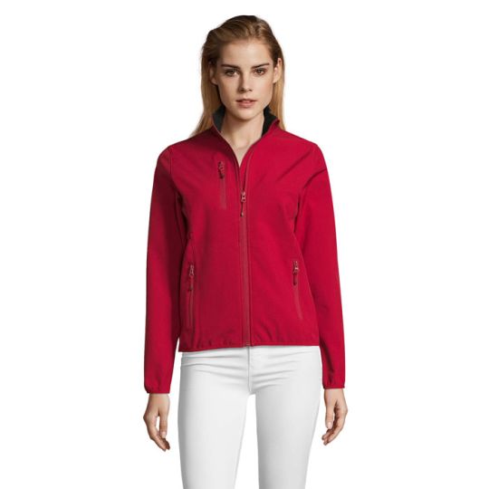 Veste softshell femme personnalisée RADIAN WOMEN rouge piment portée zippée, col montant et poches zippées