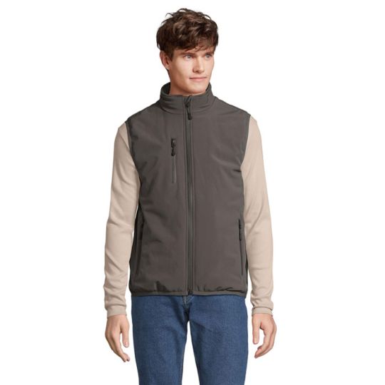 Bodywarmer softshell matelassé unisexe anthracite porté, col montant doublé polaire et poche poitrine zippée