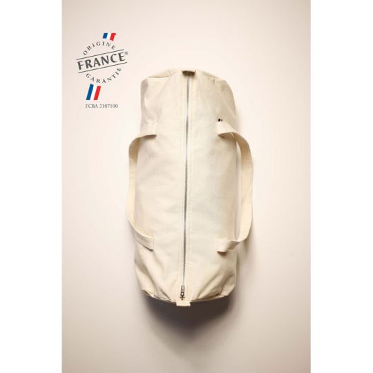 Sac polochon personnalisé BRIEUC en coton recyclé naturel, vue de dessus sur la fermeture zippée et les poignées