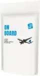 Kit avion personnalisé en pochette papier blanche avec étiquette On Board illustrée d'un avion, vue de face