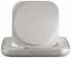 Chargeur magnétique personnalisé Zens blanc à pavé incliné sur socle, recharge sans fil Qi2 15 W, vue de face