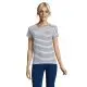 T-shirt rayé femme personnalisable blanc et marine à col rond porté de face avec un jean bleu