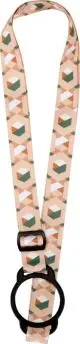 Lanyard porte-bouteille en RPET LIOR sublimé de cubes vert et blanc sur fond pêche, anneau silicone noir