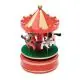 Boîte à musique personnalisée WHIRLY en carrousel rouge et or avec chevaux blancs sur plateau vert