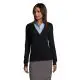 Cardigan femme personnalisé GOLDEN WOMEN noir à col V boutonné, porté cintré sur un chemisier bleu clair