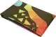 Serviette recyclée personnalisée pliée, fond sombre imprimé en sublimation de triangles jaunes, orange et turquoise