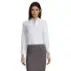 Chemise oxford femme personnalisée EMBASSY blanche portée de face avec col classique et manches longues boutonnées