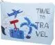 Trousse de voyage personnalisée Ayla bleu ciel sublimée avion, valise et slogan Time to travel, zip blanc