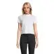 T-shirt court personnalisé blanc pour femme, coupe crop top à col rond épais, porté avec un pantalon noir, vue de face