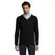 Homme portant le pull GLORY MEN noir à col V en maille fine sur une chemise bleu clair, vue de face