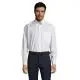 Chemise homme publicitaire blanche en popeline à manches longues portée de face avec poche poitrine et col classique