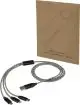 Câble de recharge 5-en-1 Alphecca tressé noir et blanc avec embouts micro-USB et USB-C devant sa pochette kraft