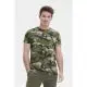T-shirt camouflage personnalisé CAMO MEN vert kaki à col rond et manches courtes, porté par un homme de face