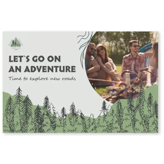 Enveloppe pour pansements personnalisés publicitaires, visuel couleur forêt et randonneurs autour d’un feu de camp