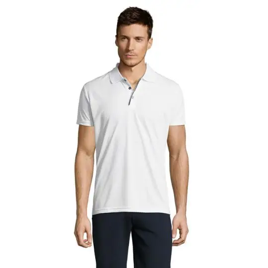 Polo sport homme personnalisable blanc en piqué polyester porté de face avec passepoil contrasté sur la patte
