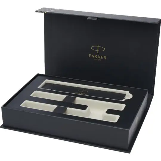 Coffret cadeau Parker IM Essentials noir ouvert, logo Parker doré et calage crème pour stylo roller et stylo bille