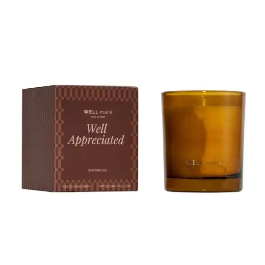 Bougie d'ambiance personnalisée Quiet Rebellion en verre ambré avec son coffret chocolat à motif