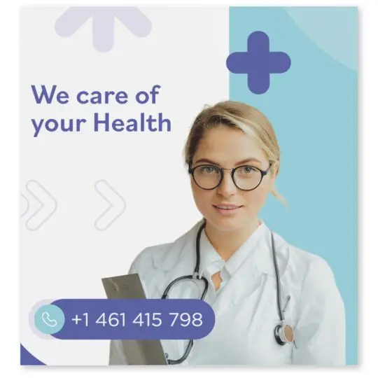 Enveloppe de 10 pansements imprimée en couleurs, visuel de médecin souriante, croix violette sur fond bleu ciel