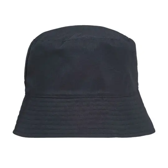 Bob personnalisé en nylon recyclé coloris bleu marine vu de face, bord rabattu orné de surpiqûres