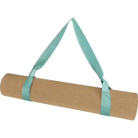 Sangle tapis de yoga personnalisée UNI vert d'eau sublimée attachée autour d'un tapis de yoga roulé marron