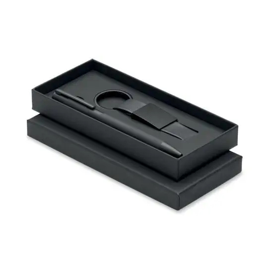 Coffret stylo personnalisé noir ouvert avec stylo en aluminium recyclé et porte-clés en PU dans leur calage