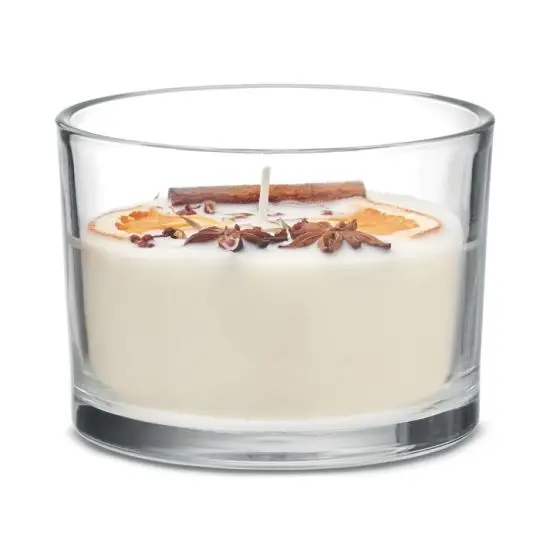 Bougie parfumée personnalisée en pot de verre avec cire végétale crème, bâton de cannelle et rondelles d'agrumes