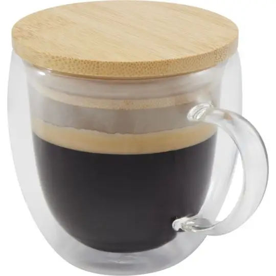 Mug en verre double paroi personnalisé Lenora 250 ml rempli de café crème avec couvercle en bambou sur le dessus
