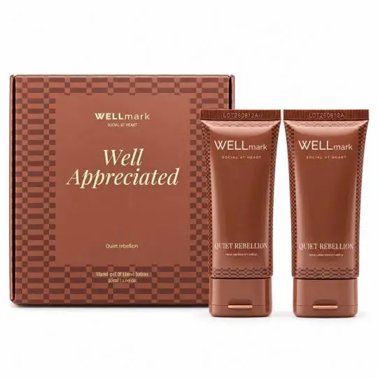 Coffret savon et lotion publicitaire Quiet Rebellion avec boîte cuivrée à motif et deux tubes ambrés de 70 ml