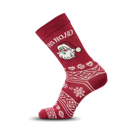 Chaussette de Noël rouge personnalisée avec motifs pain d'épice, étoiles et flocons, présentée avec emballage kraft
