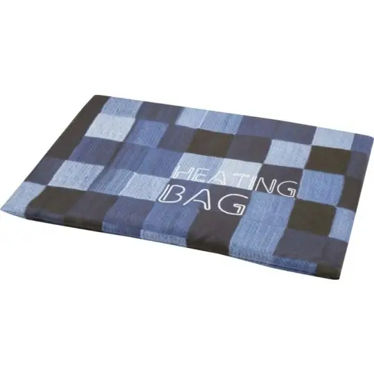Bouillotte sèche personnalisée aux graines de moutarde imprimée d'un patchwork façon jean bleu et noir