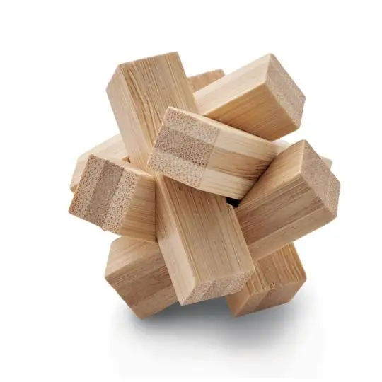 Casse-tête en bambou naturel formé de bâtonnets imbriqués en étoile 3D, petit jeu de réflexion vu de biais