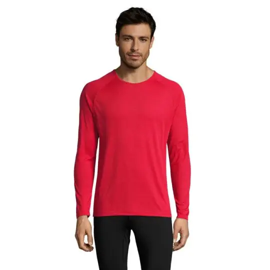 T-shirt sport manches longues personnalisé SPORTY LSL MEN rouge en polyester mesh porté de face par un homme
