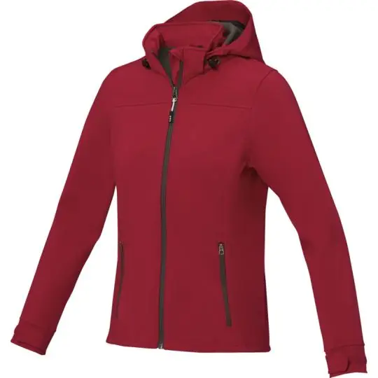 Veste softshell femme personnalisée Langley rouge cintrée à capuche, fermeture zippée noire, vue de trois quarts