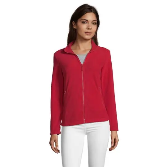 Veste polaire femme personnalisée NORMAN WOMEN rouge portée de face, col montant et fermeture zippée intégrale