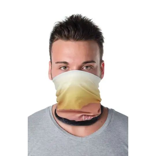 Foulard polaire personnalisé Zoya porté en couvre-visage, impression sublimée dégradé sable et polaire noire