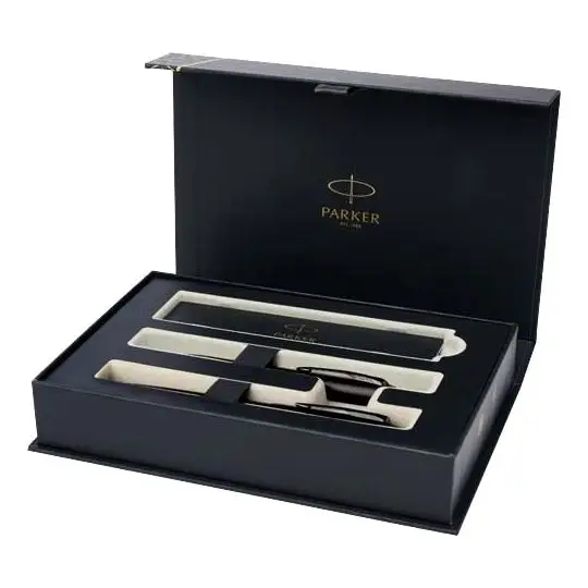Parure stylo Parker personnalisée IM Achromatic, coffret cadeau noir ouvert avec roller et stylo bille noir mat