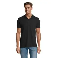 Homme portant le polo PHOENIX MEN noir à coupe ajustée en piqué stretch, patte trois boutons, vue de face
