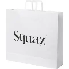 Sac papier grand format blanc personnalisé à poignées plates, logo noir à empattements centré sur la façade