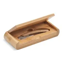 Couteau sommelier personnalisé à manche en bambou présenté dans son coffret cadeau en bambou ouvert
