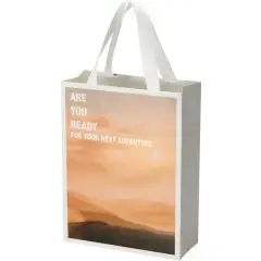 Sac papier pelliculé personnalisé blanc à anses en ruban, imprimé d’un paysage de montagne au coucher du soleil