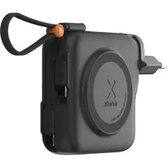 Chargeur de voyage personnalisé Xtorm TravelPro noir avec pastille sans fil, câbles intégrés, dragonne et prise murale