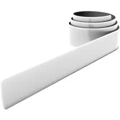 Brassard slap réfléchissant personnalisé blanc en TPU, à demi déroulé avec son extrémité enroulée en spirale
