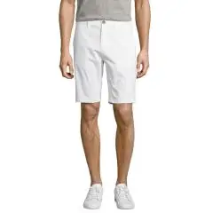 Bermuda personnalisé JASPER blanc en twill de coton porté de face par un homme, coupe droite et poches italiennes