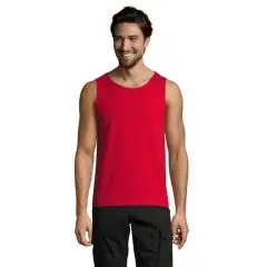 Débardeur personnalisé homme JUSTIN rouge en jersey de coton porté de face, emmanchures larges et encolure ronde