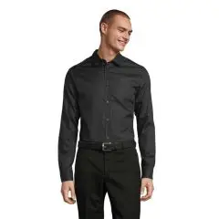 Chemise homme sans repassage personnalisée BLAISE MEN foncée à col italien, portée avec un pantalon noir