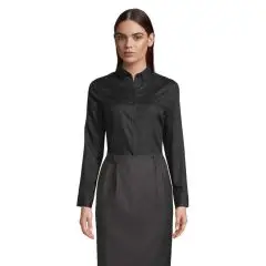 Chemise femme personnalisée BLAISE WOMEN noir profond portée, manches longues et col classique boutonné