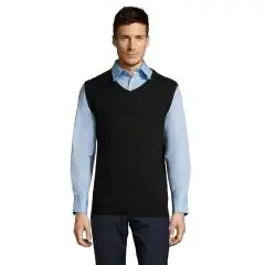 Pull sans manches personnalisé noir à col V, porté par un homme sur une chemise bleu ciel à manches longues