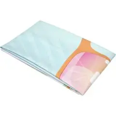 Drap de plage personnalisé plié, imprimé en sublimation d'un dégradé pastel bleu ciel, orange et rose